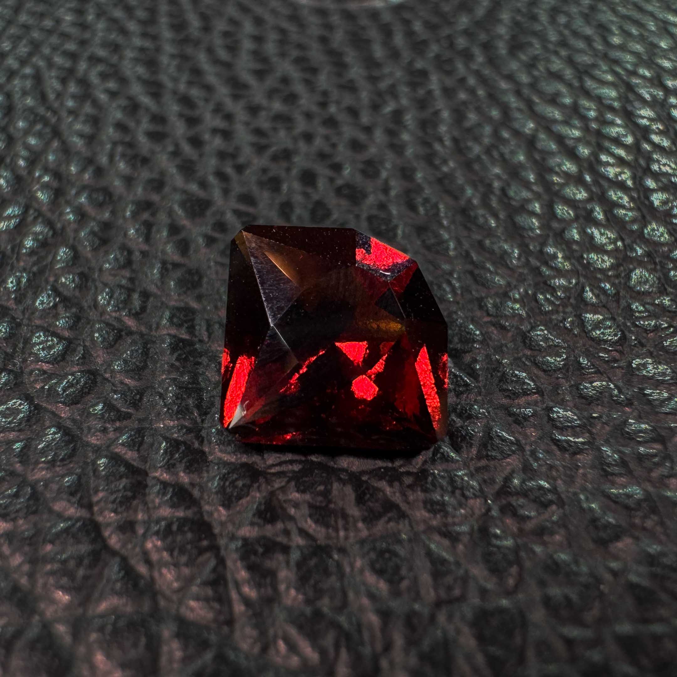 Garnet Shield 4,3ct